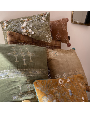 Coussins en velours et broderies