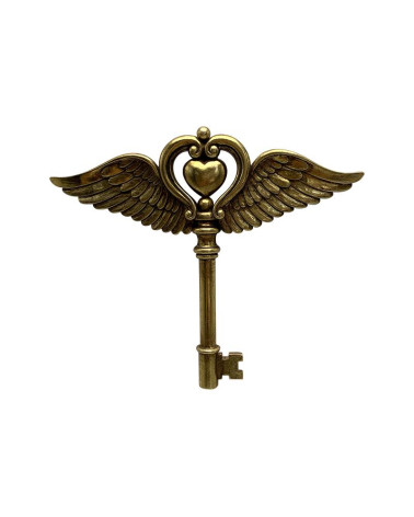 Décoration murale clé ancienne dorée avec grandes ailes déployées et motif cœur central, style romantique et vintage.