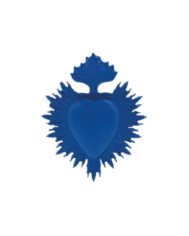 Décoration coeur ex-voto bleu foncé esprit cabinet de curiosités.