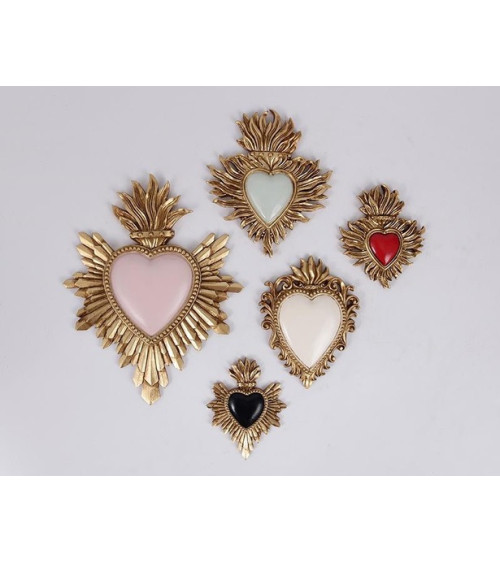 Ensemble de décorations murales de plusieurs tailles ex-voto coeurs sacrés multicolores et dorés - HOMEDÉCO by Béa