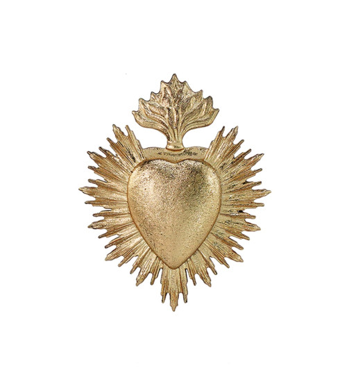 Ex-voto en forme de cœur sacré doré avec motifs en relief pour décoration murale élégante.