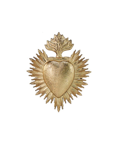 Ex-voto en forme de cœur sacré doré avec motifs en relief pour décoration murale élégante.