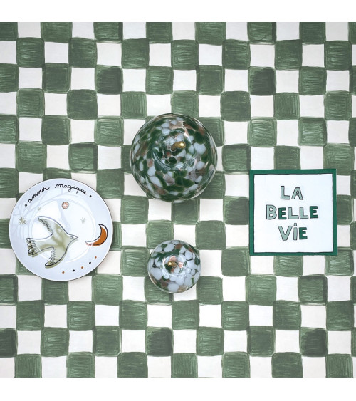 Déco LED pomme tachetée verte lumineuse en verre sur table -HOMEDÉCO by Béa