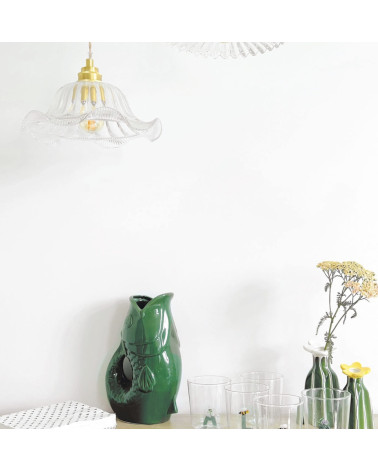 Détail du verre ondulé transparent d'une suspension décorative