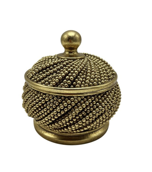 Boîte à bijoux ronde dorée avec texture perlée et couvercle, vue de face sur fond blanc.