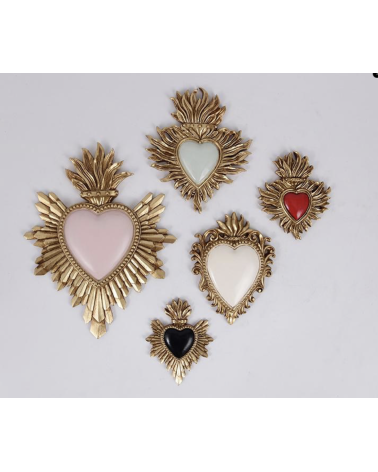 Collection d’ex-voto cœurs muraux dorés et colorés style sacré cœur pour décoration murale bohème chic