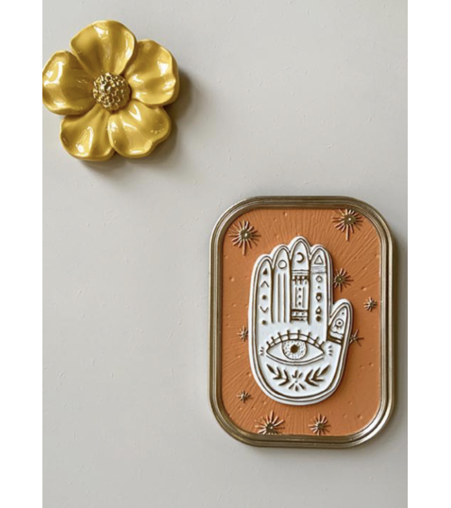 decoration murale main de fatma orange dans interieur bohème chic