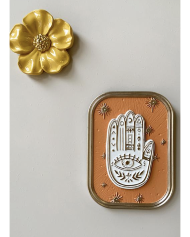 decoration murale main de fatma orange dans interieur bohème chic