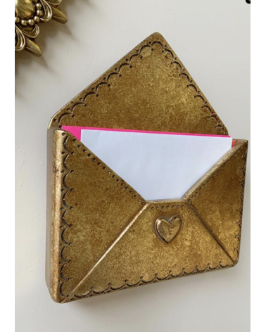 Décoration murale enveloppe dorée – Ex-voto mural romantique vintage