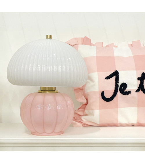 lampe de table verre rose ambiance chambre cocooning décoration