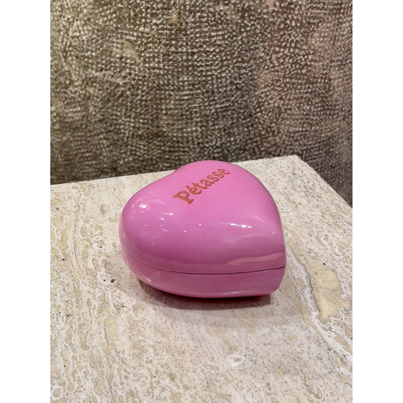 Boîte cœur rose en métal fermée style vintage déco originale