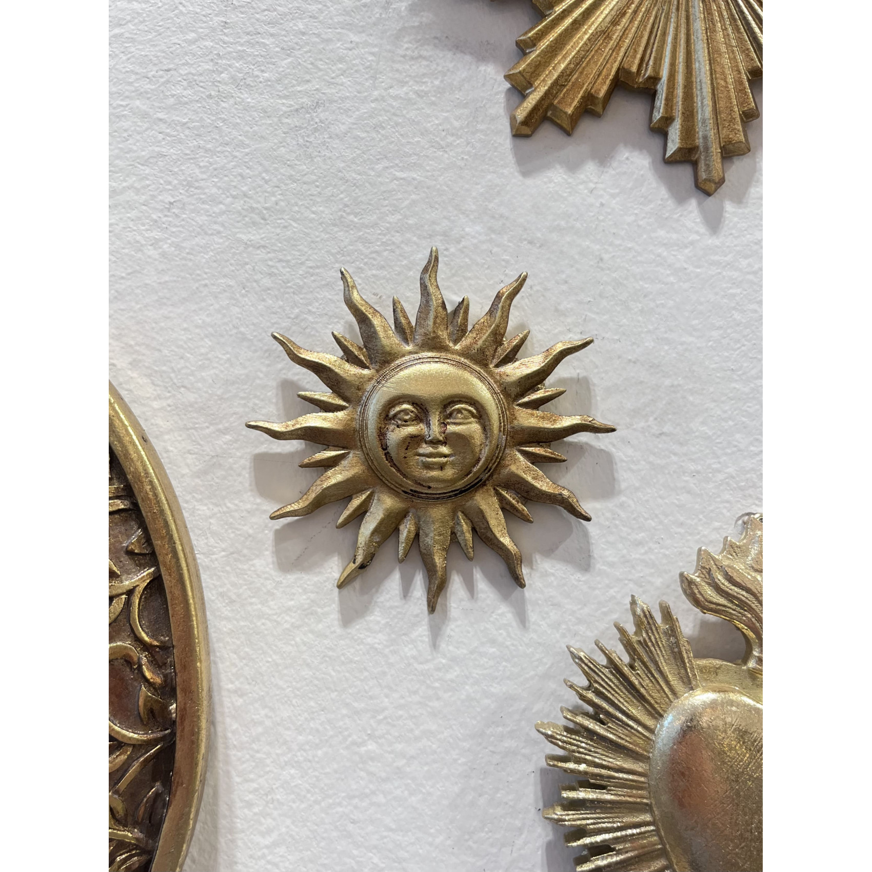 ex-voto soleil doré mural décoration intérieure bohème chic