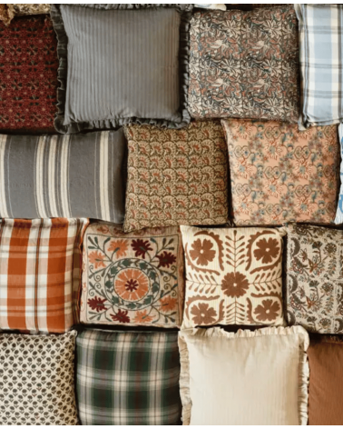 Housse de coussin brodée suzani terracotta et vert bohème 45x45 cm