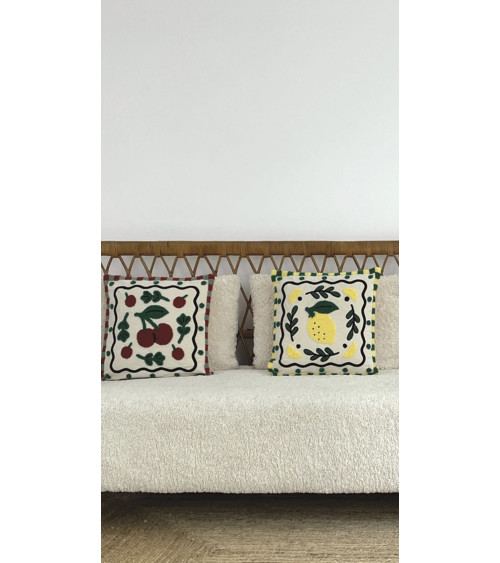 coussin cerise décoration salon bohème naturel