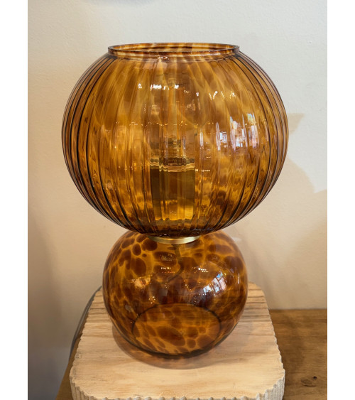 lampe verre ambré effet léopard design chic lumière chaleureuse