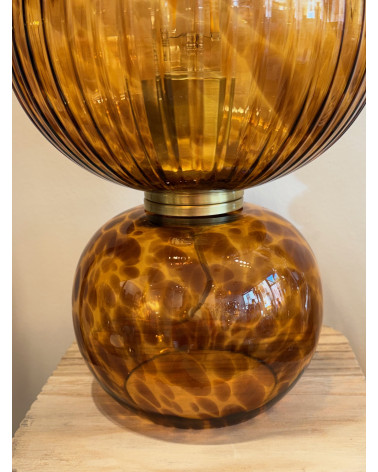 Lampe en verre ambré effet léopard design chic