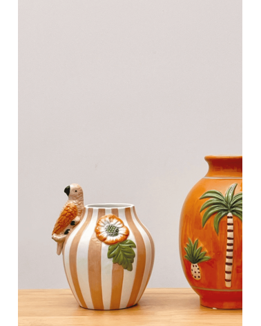 Vase rayé rose avec oiseau en relief – décoration poétique en faïence