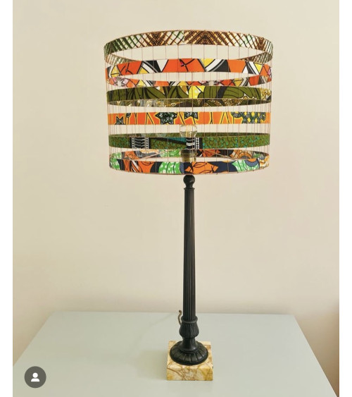 Lampe avec abat-jour en tissu wax kaki orange style ethnique chic fabriqué artisanalement
