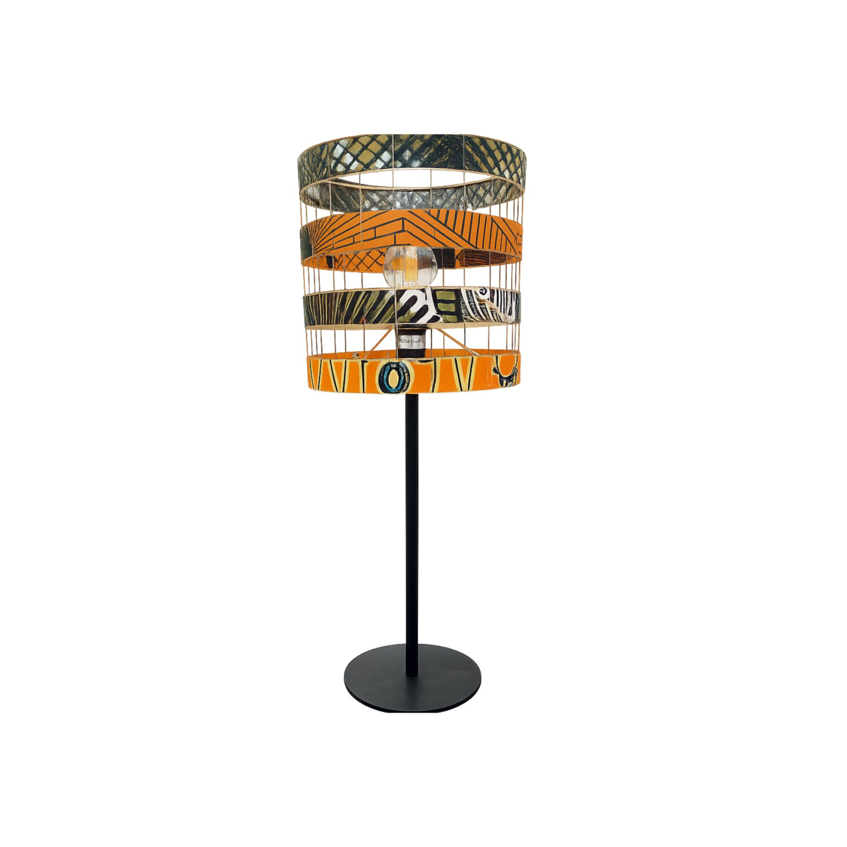 Lampe à poser en wax kaki orange style ethnique chic avec abat-jour artisanal africain et pied noir moderne