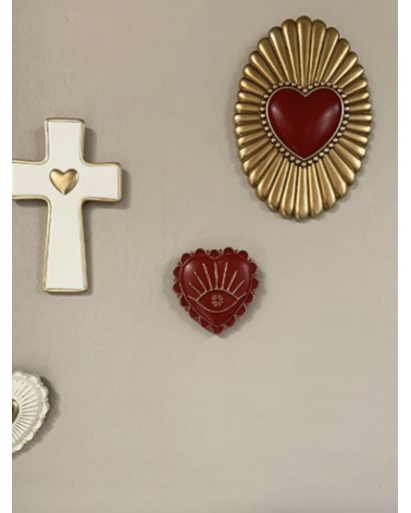 Déco murale ovale cœur rouge doré – Ex-voto mural bohème chic 12,5 x 18 cm