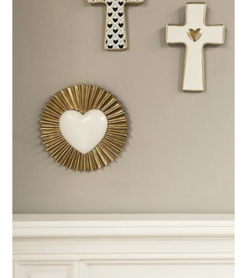 Déco murale cœur blanc et soleil doré en ambiance