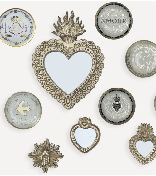 Décoration murale bohème avec miroir ex-voto cœur doré