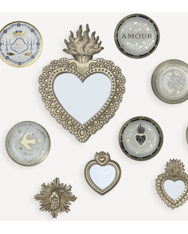 Décoration murale bohème avec miroir ex-voto cœur doré