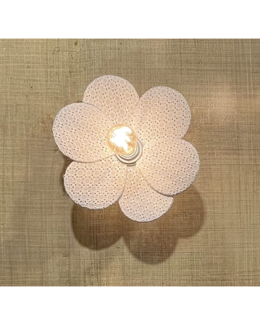 Applique murale fleur brodée blanche – luminaire mural poétique
