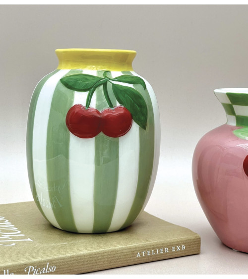 Vase décoratif fruité avec motif cerises pour décoration intérieure