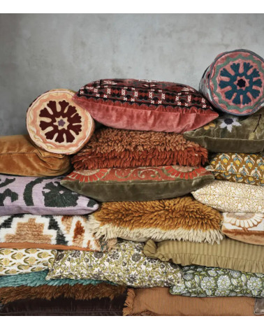 Housse de coussin en velours brodé – motifs bohèmes