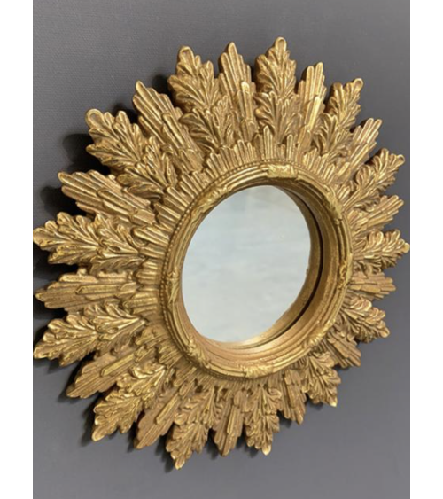 Miroir soleil doré feuillage sculpté en décoration murale