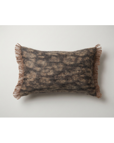 Housse de coussin marron à motif animalier et franges 30x50 cm